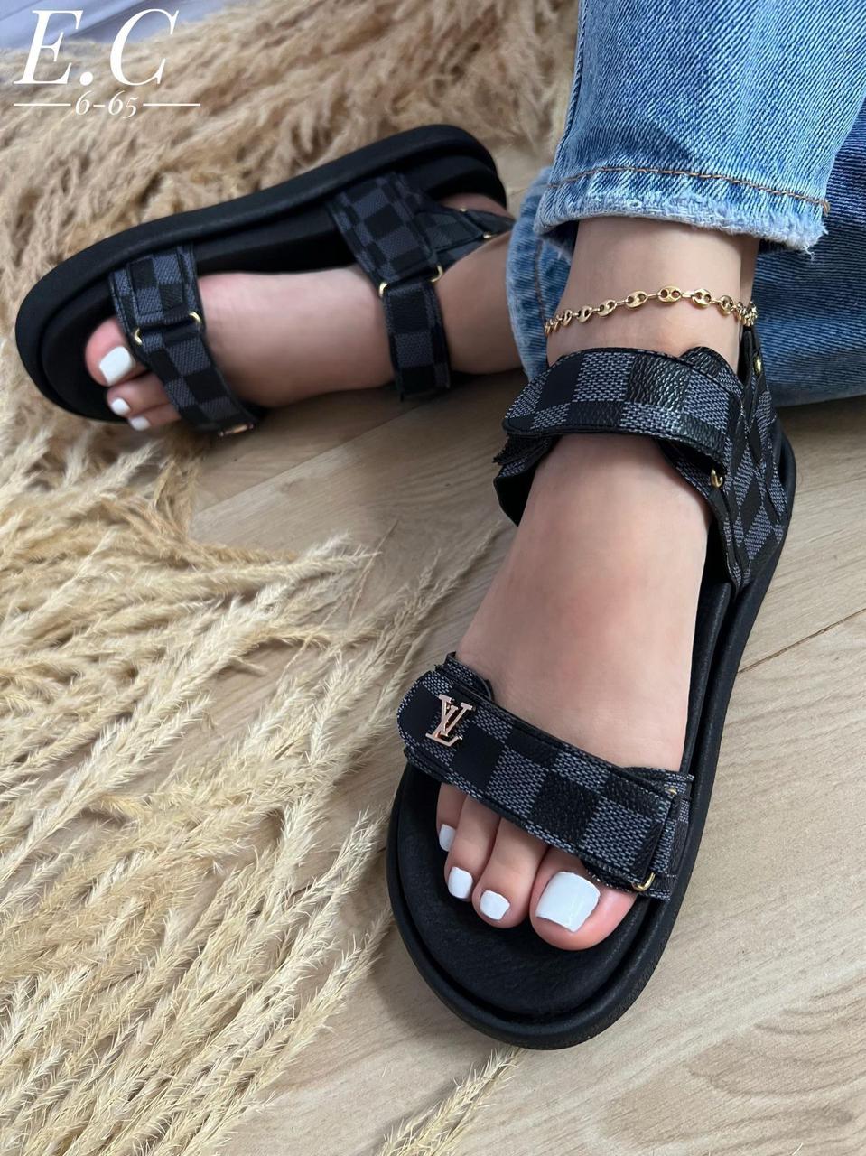 SANDALIA LV CORREAS